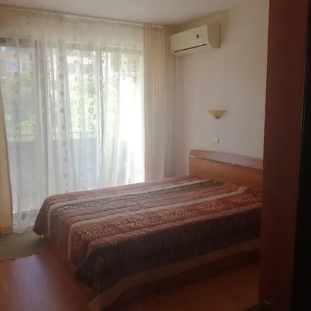 Апартаменты Amber Beach 1-02 Солнечный берег